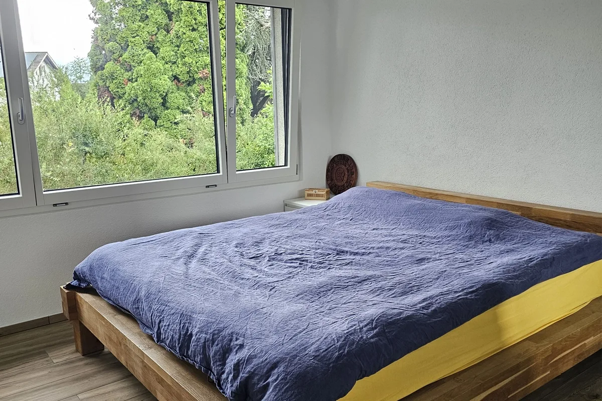 Hombrechtikon2025-Swiss Renovation GmbH Schimmelsanierung, Innendämmung, Wärmepumpe und Open-Space-Konzept: Swiss Renovation transformierte ein Einfamilienhaus aus 1960 in Hombrechtikon.