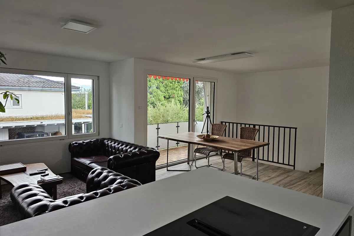 Hombrechtikon2025-Swiss Renovation GmbH Schimmelsanierung, Innendämmung, Wärmepumpe und Open-Space-Konzept: Swiss Renovation transformierte ein Einfamilienhaus aus 1960 in Hombrechtikon.